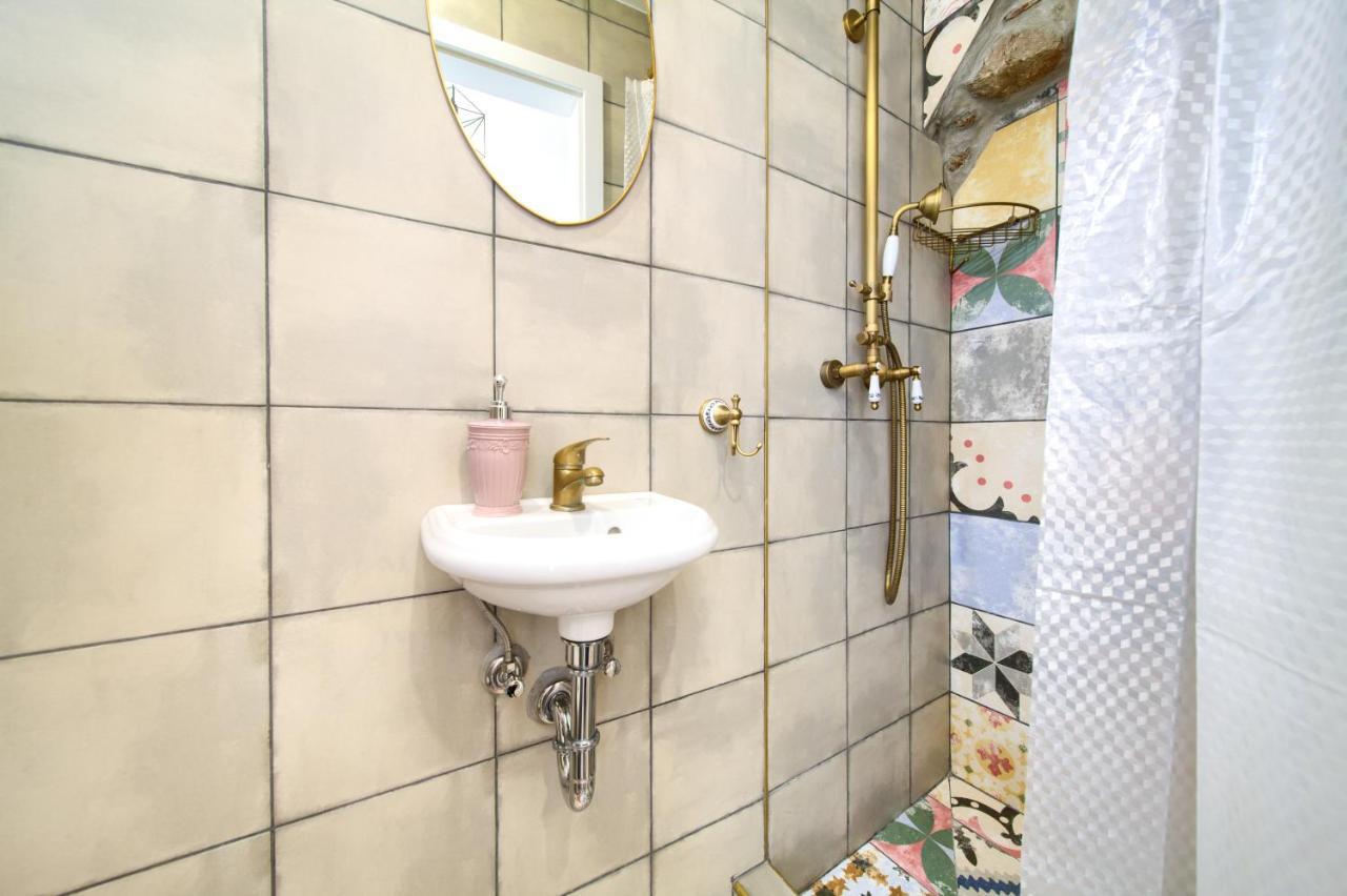 Retro Apartment Vrbnik  Eksteriør billede